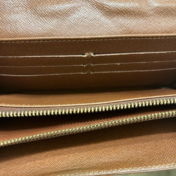 Vintage Turn lock wallet/ with dust cover - Picture 4 of 4